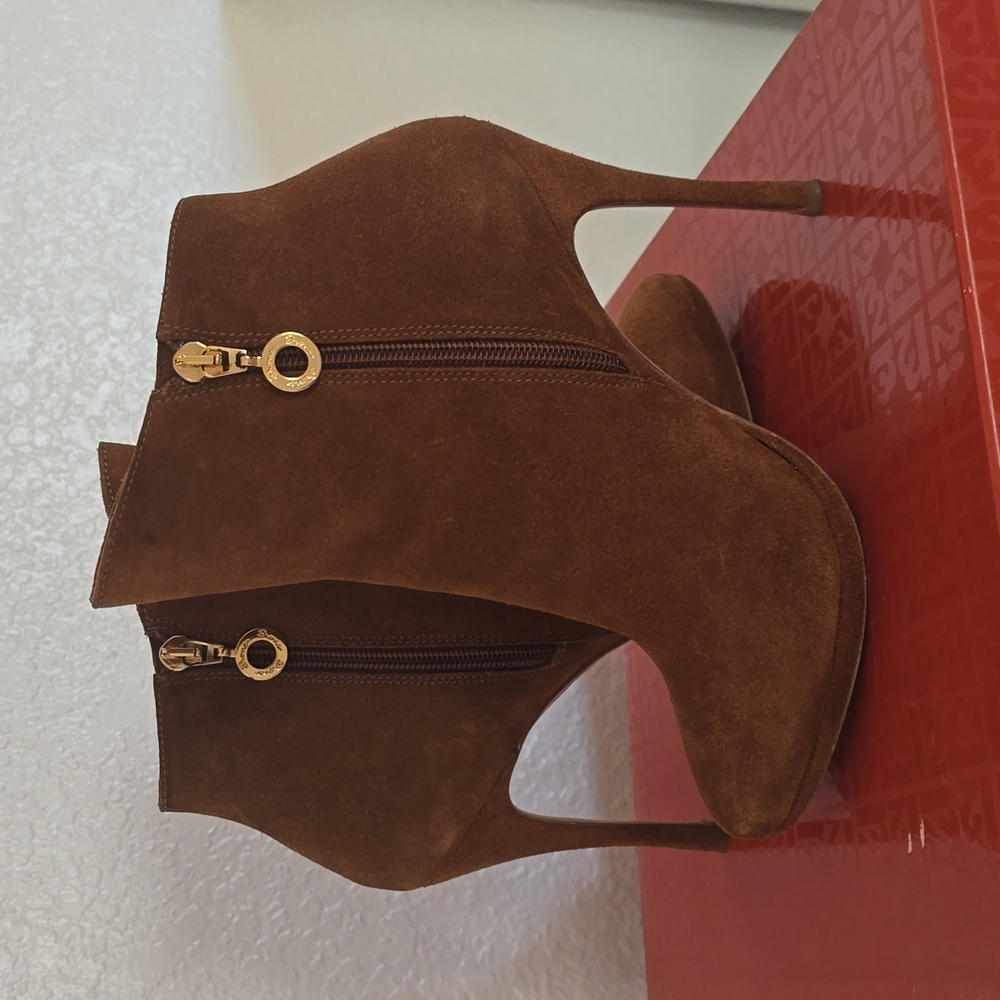 Suede Camel booties 8.5, NWOT - Picture 3 of 10